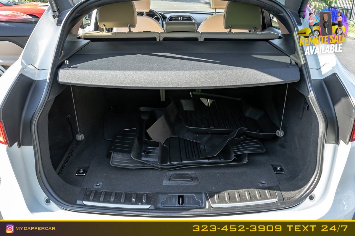 Used 2020 Jaguar F-PACE Premium image 19