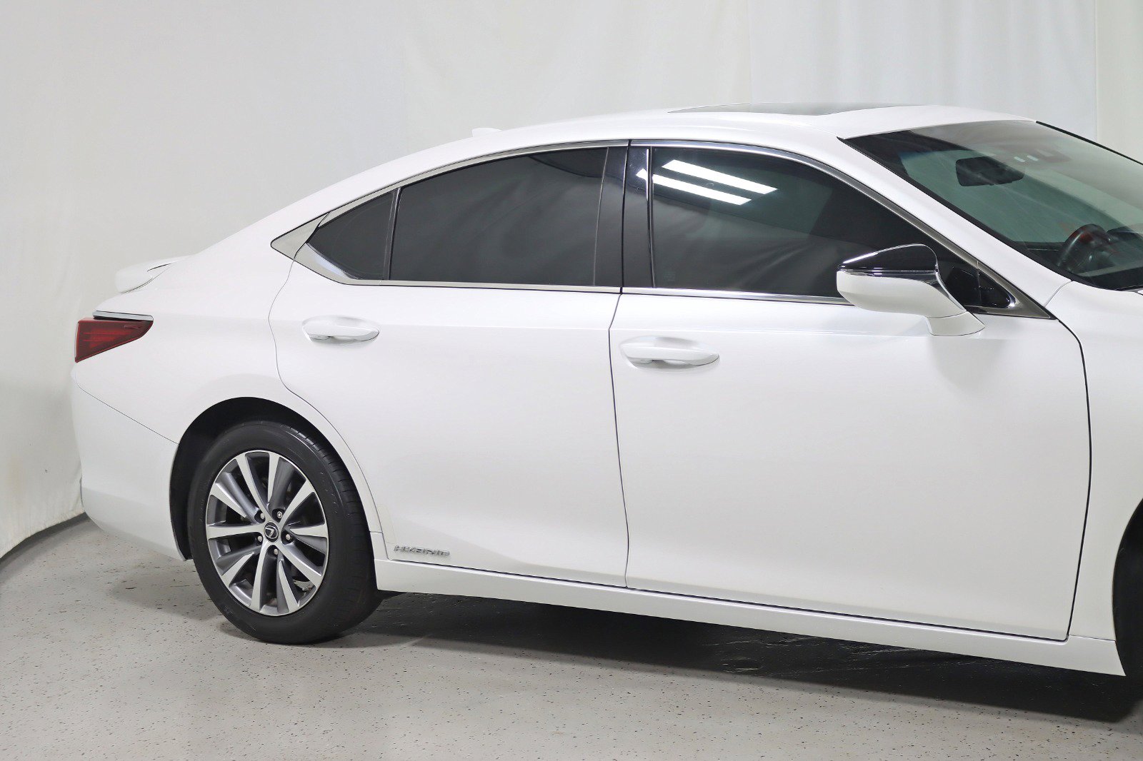 Used 2021 Lexus ES 300h w/ Accessory Package image 3
