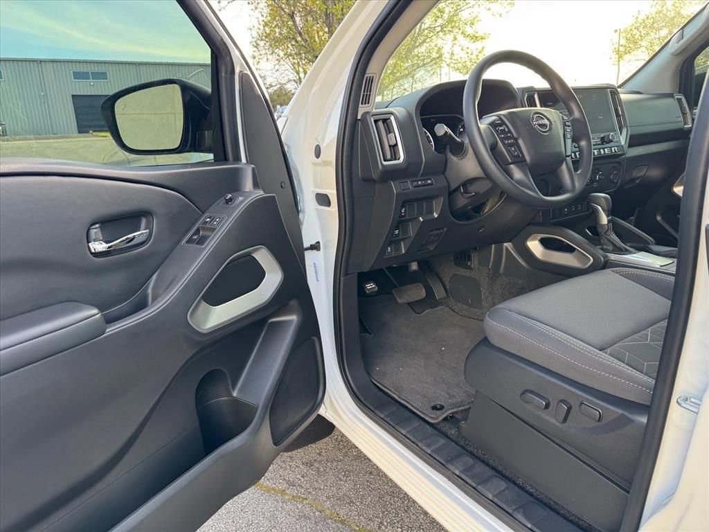 Certified 2025 Nissan Frontier SV image 12