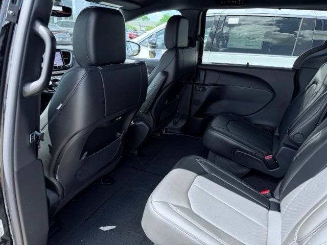 New 2027 Chrysler Pacifica Select FWD image 22