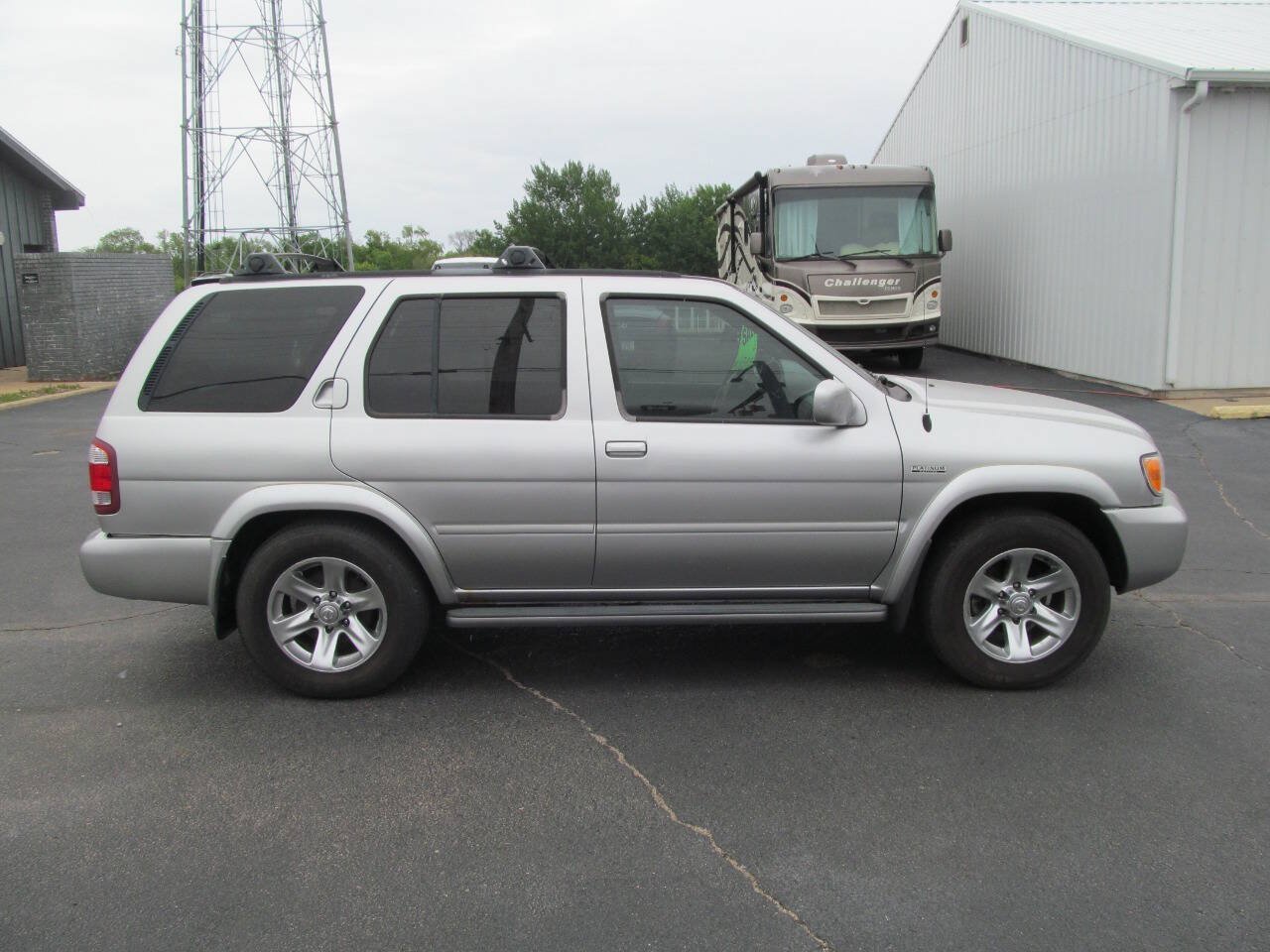 Used 2004 Nissan Pathfinder LE Platinum RWD image 5