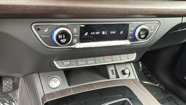 Used 2024 Audi Q5 2.0T Premium w/ Convenience Package image 31