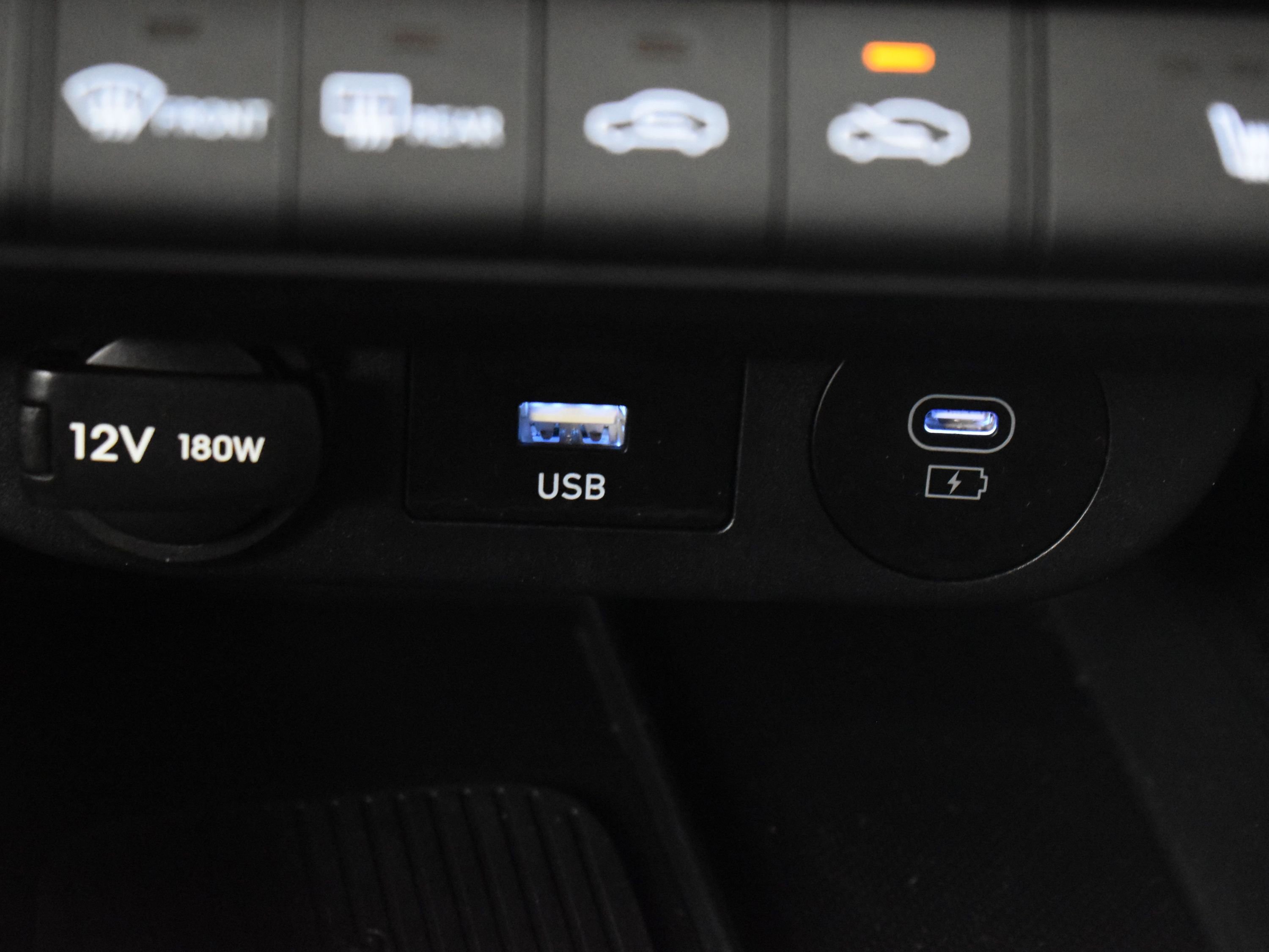 Used 2025 Hyundai Elantra SEL image 35