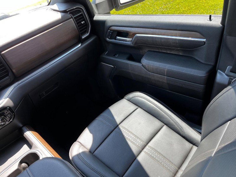 Used 2024 Chevrolet Silverado 2500 High Country w/ Technology Package image 15
