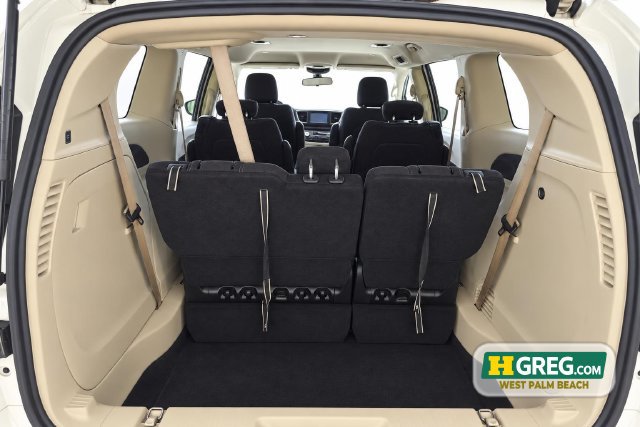 Used 2022 Chrysler Voyager LX FWD image 18