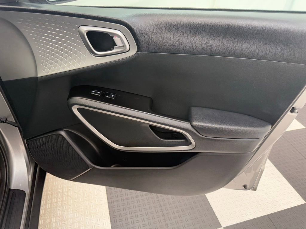 Used 2023 Kia Soul LX w/ Option Group 015 image 18