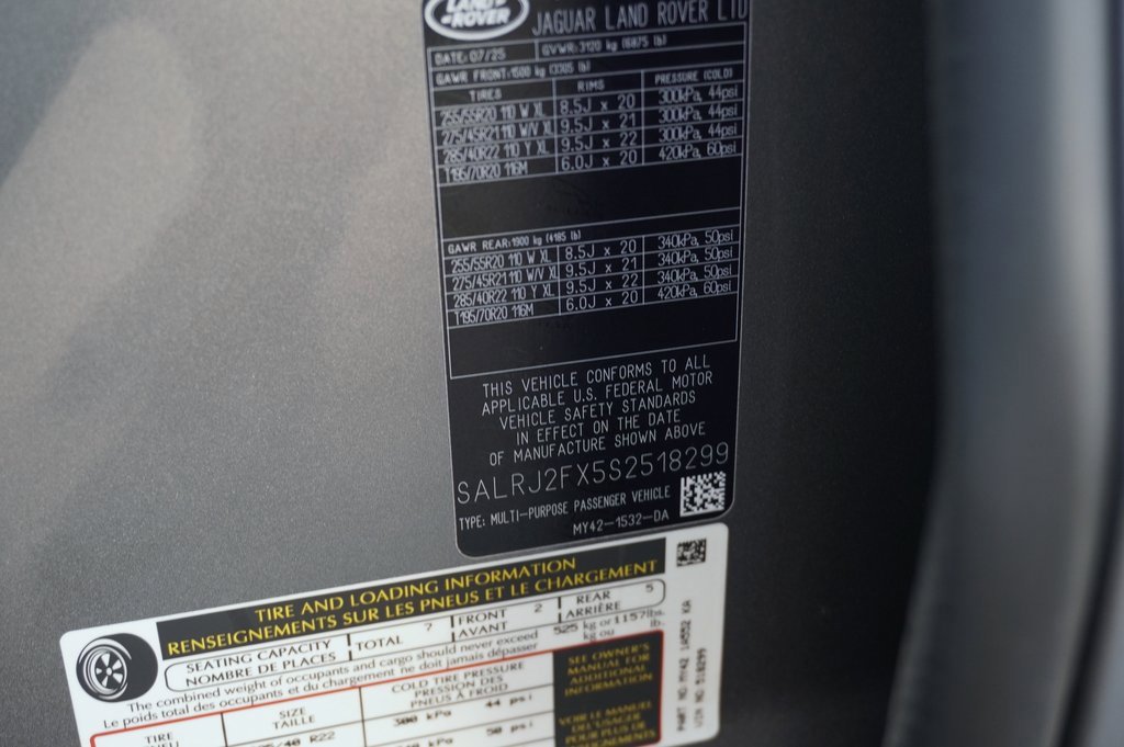 New 2025 Land Rover Discovery S image 31