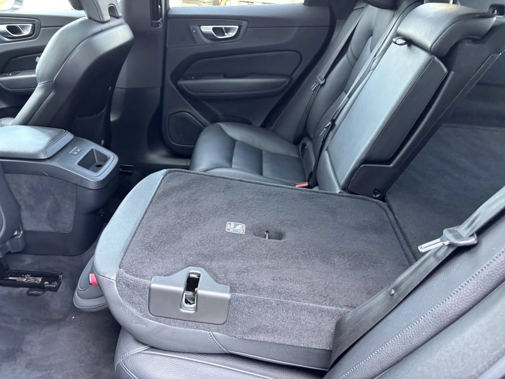 Used 2023 Volvo XC60 B5 Plus AWD/4WD image 25