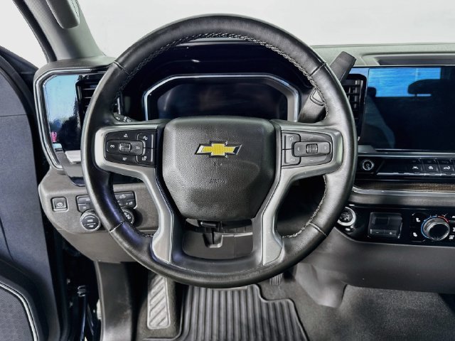 Used 2025 Chevrolet Silverado 1500 LT AWD/4WD image 12