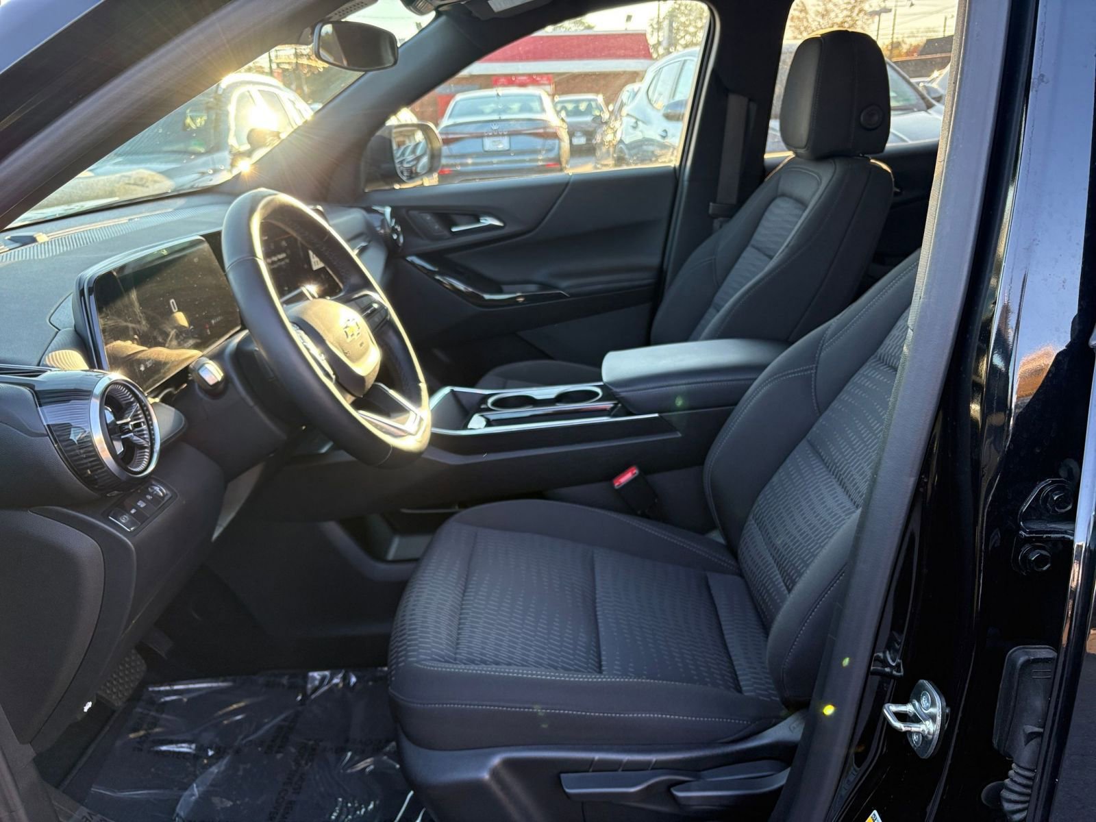 Used 2025 Chevrolet Equinox LT image 25