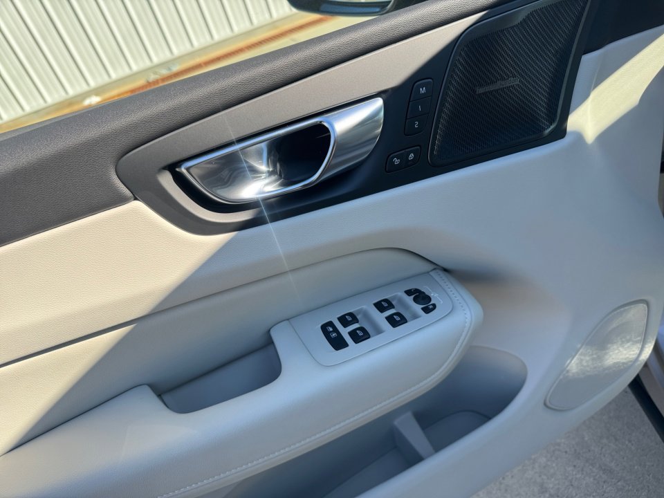 New 2025 Volvo XC60 B5 Ultra w/ Protection Package Premier image 25