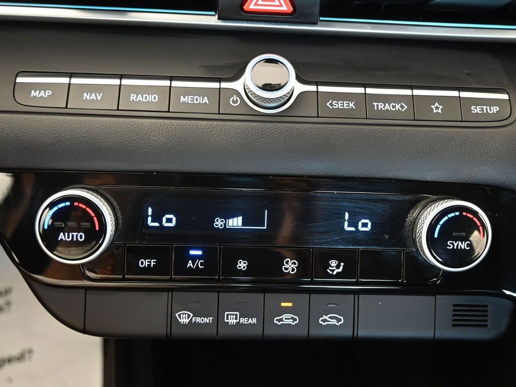 Used 2024 Hyundai Elantra SEL image 29