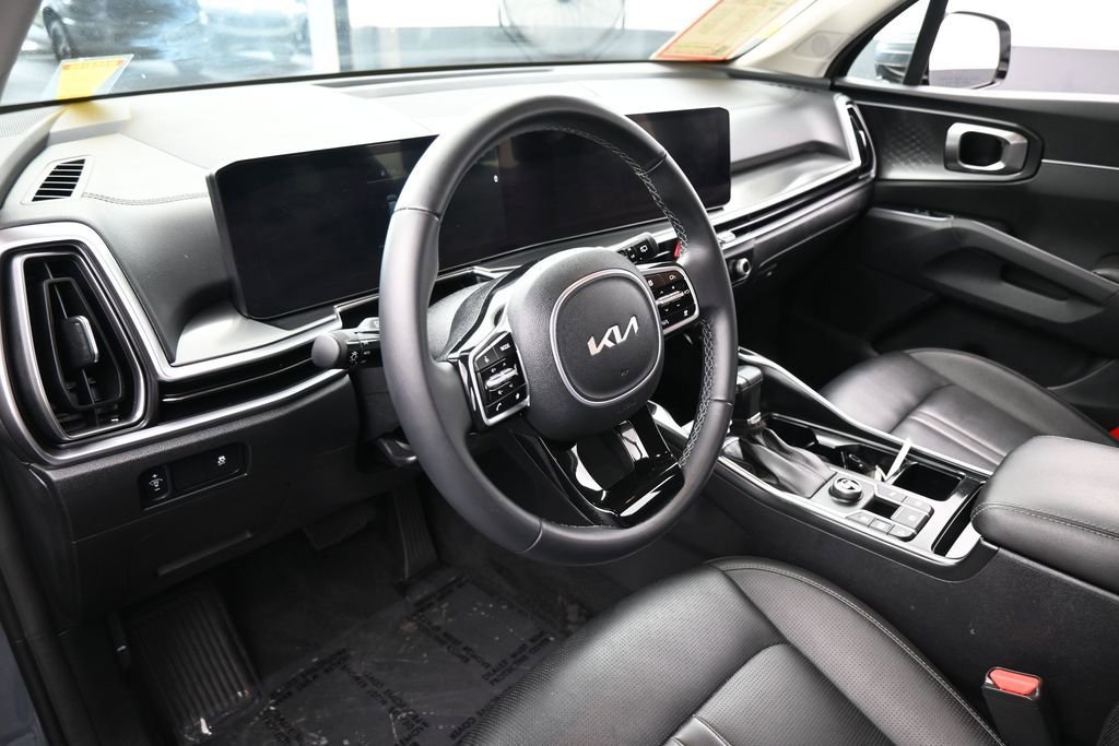 Used 2025 Kia Sorento S FWD image 10
