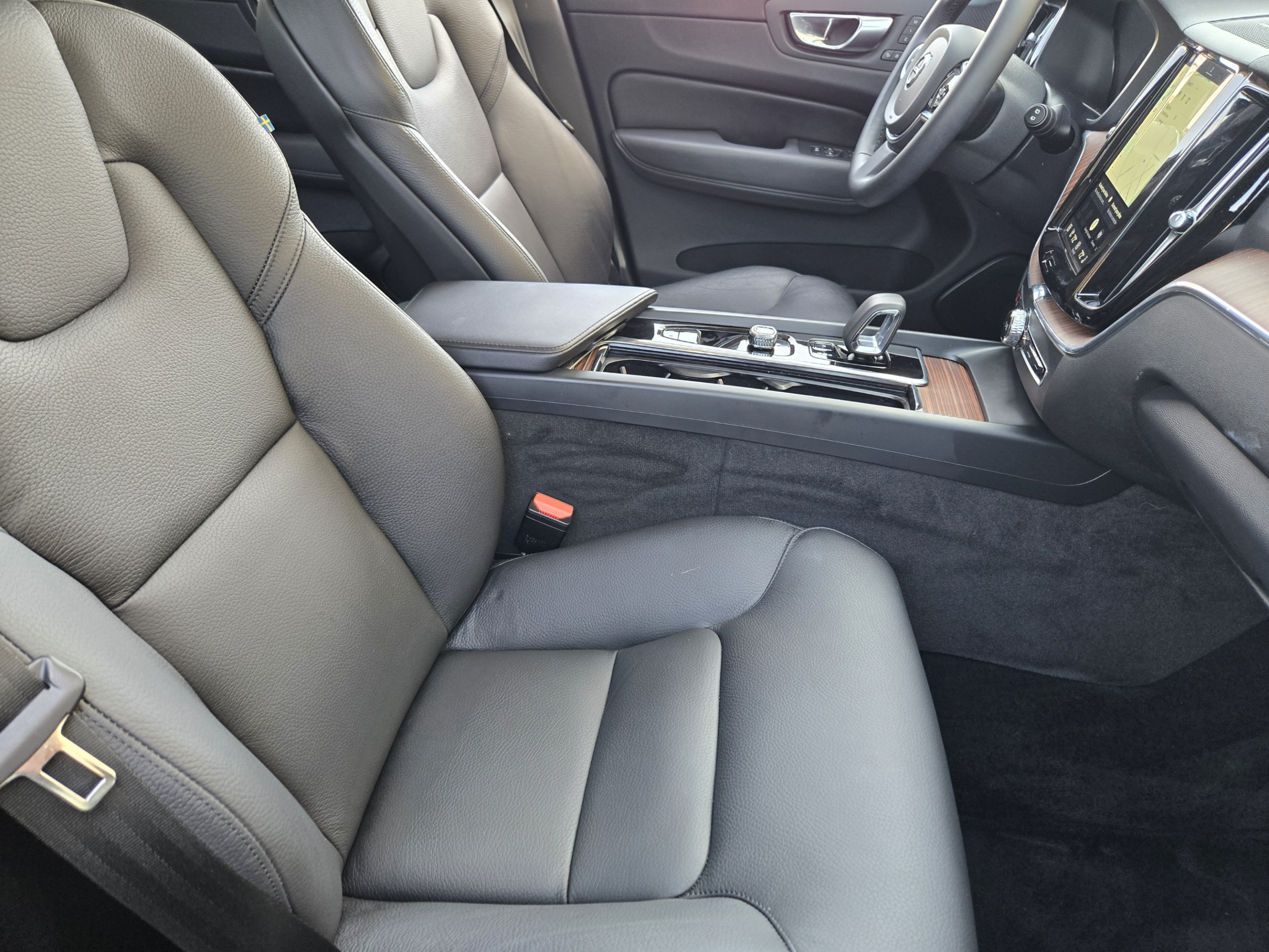 Used 2024 Volvo XC60 B5 Plus w/ Climate Package AWD/4WD image 12