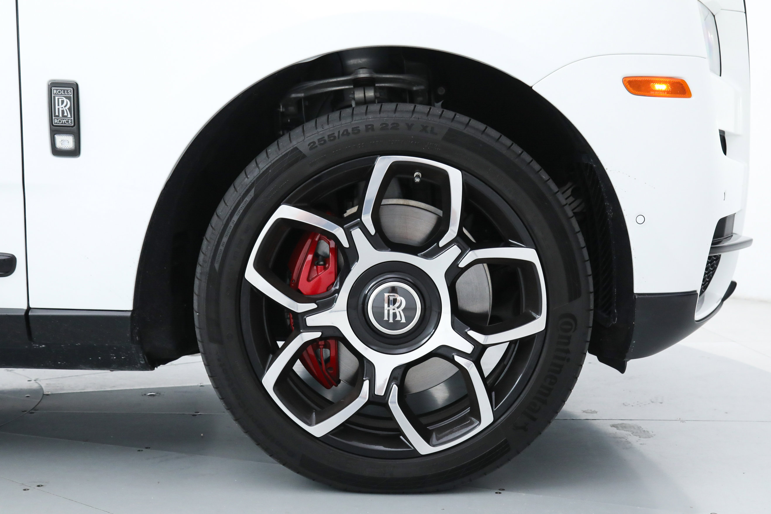 Used 2023 Rolls-Royce Cullinan Black Badge w/ Dark Exterior Package image 45