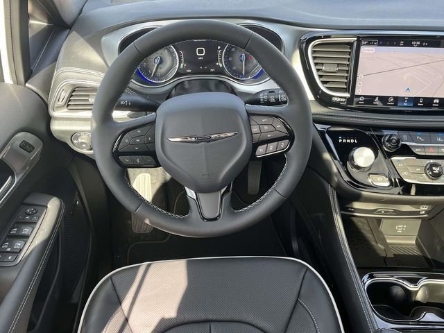 New 2026 Chrysler Pacifica Limited image 15