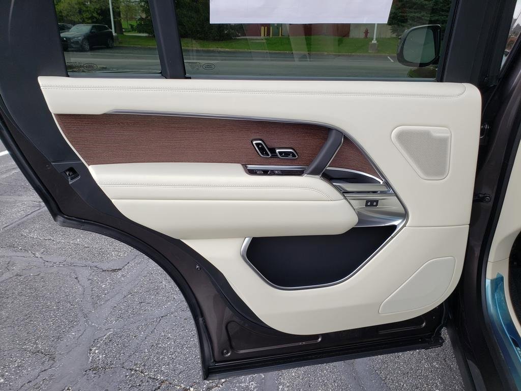 New 2025 Land Rover Range Rover Long Wheelbase SE image 12