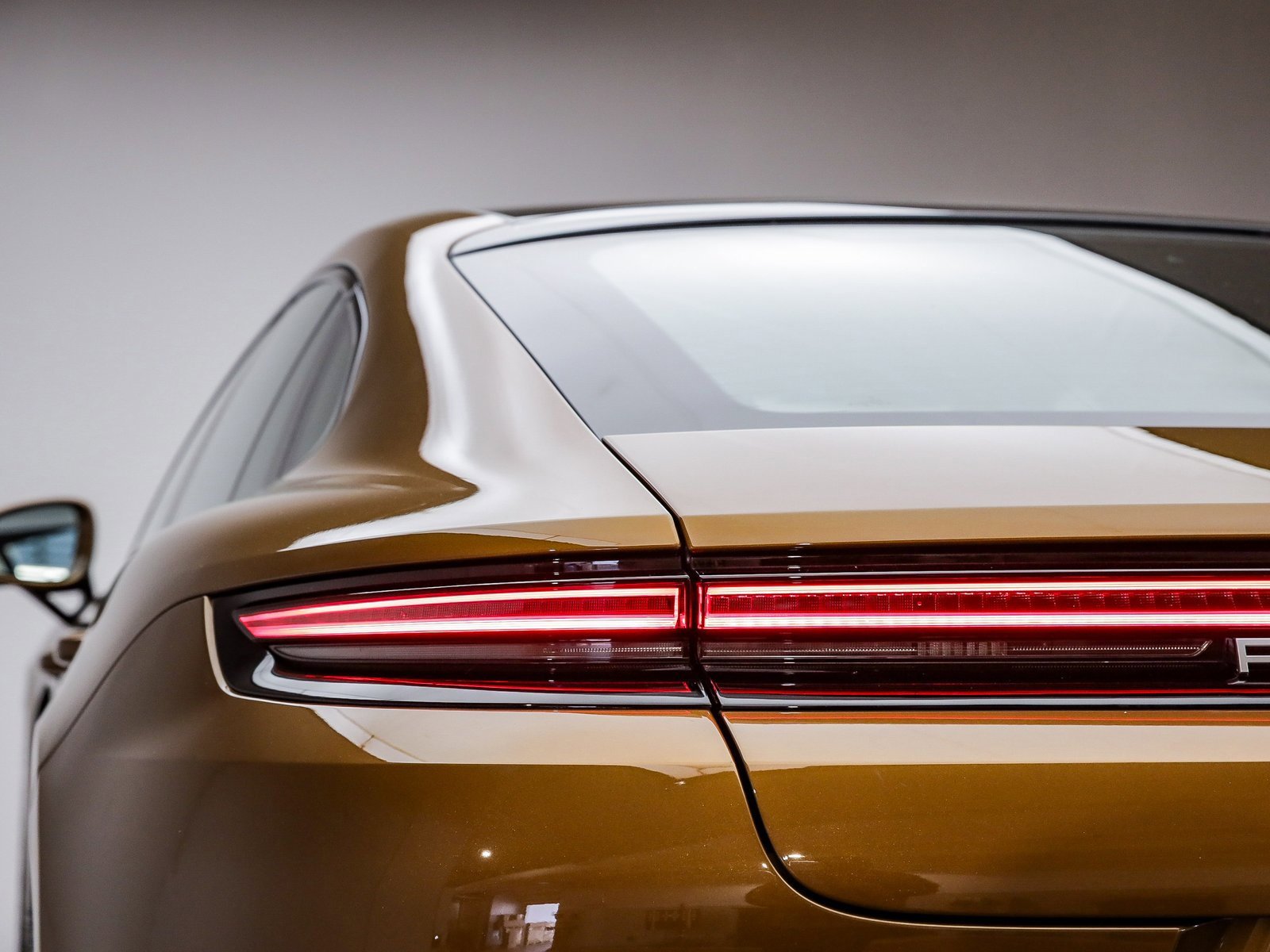 Certified 2025 Porsche Panamera image 9