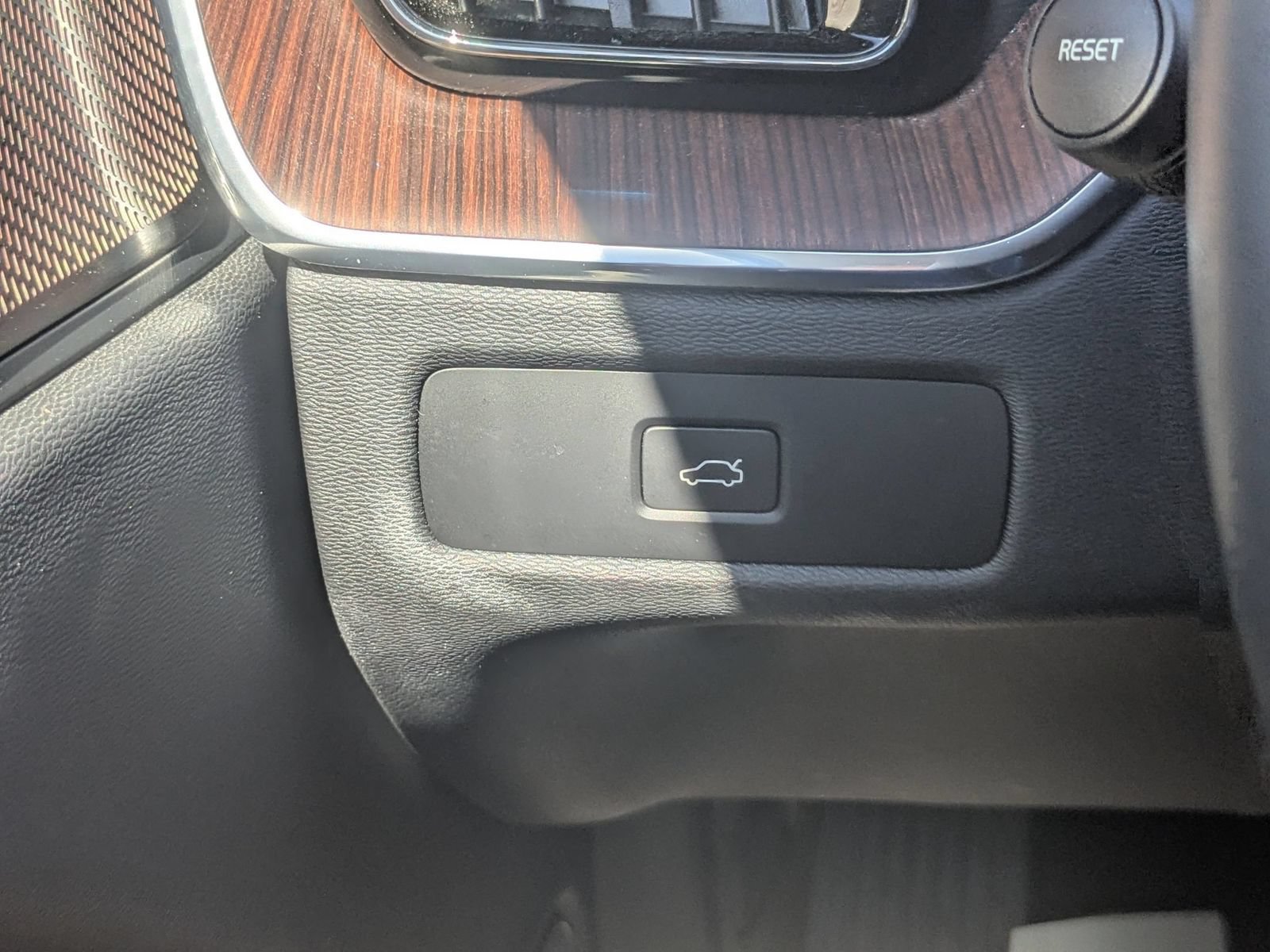 Used 2023 Volvo XC60 B5 Ultimate w/ Climate Package FWD image 16