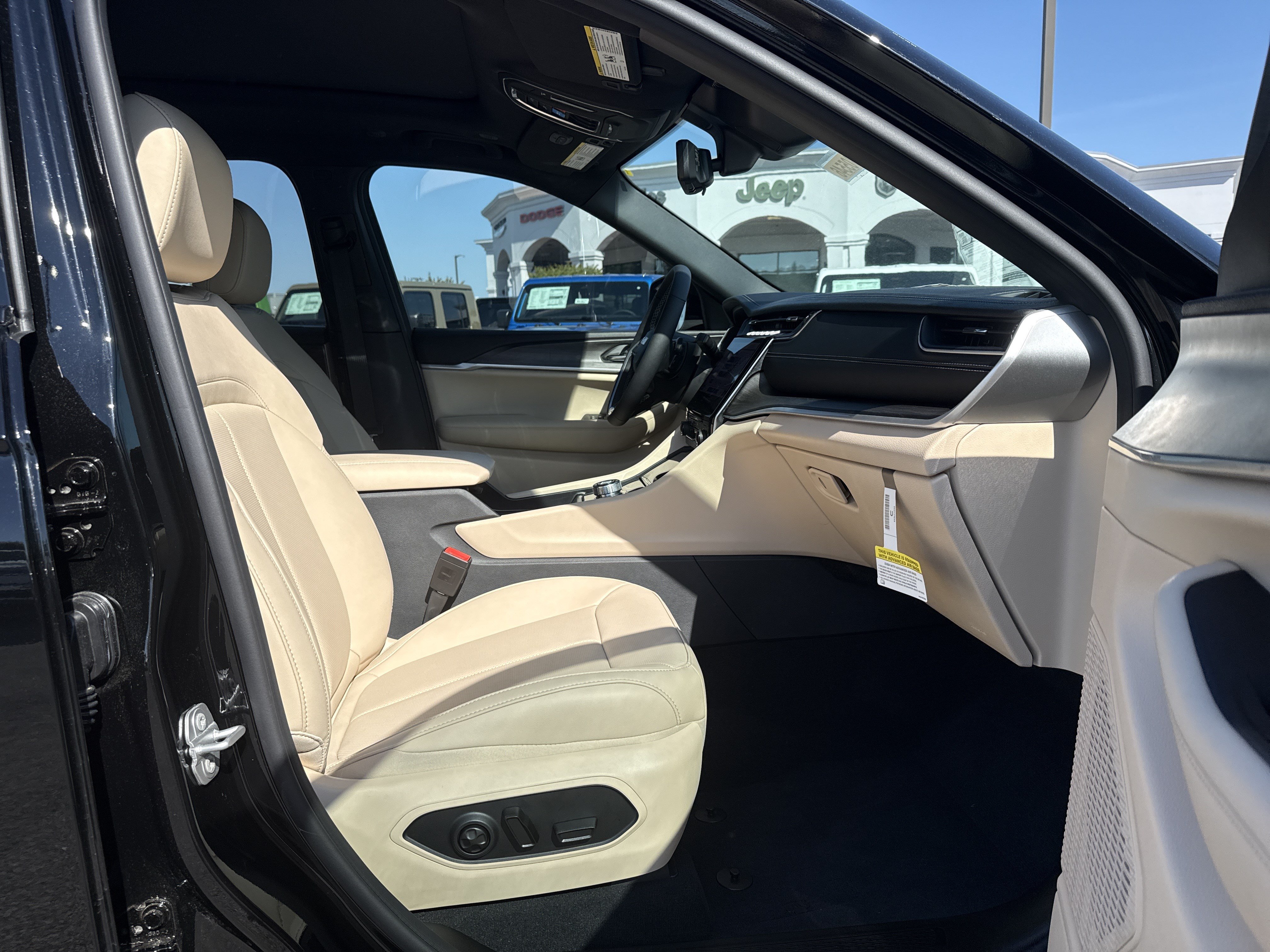 New 2025 Jeep Grand Cherokee L Limited w/ Luxury Tech Group II AWD/4WD image 15