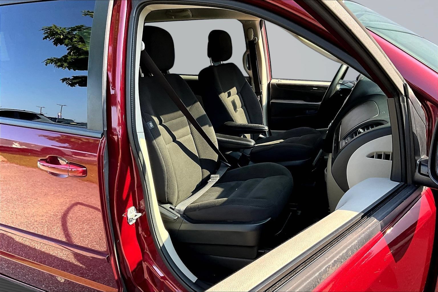 Used 2017 Dodge Grand Caravan SE w/ Power Window Group FWD image 28