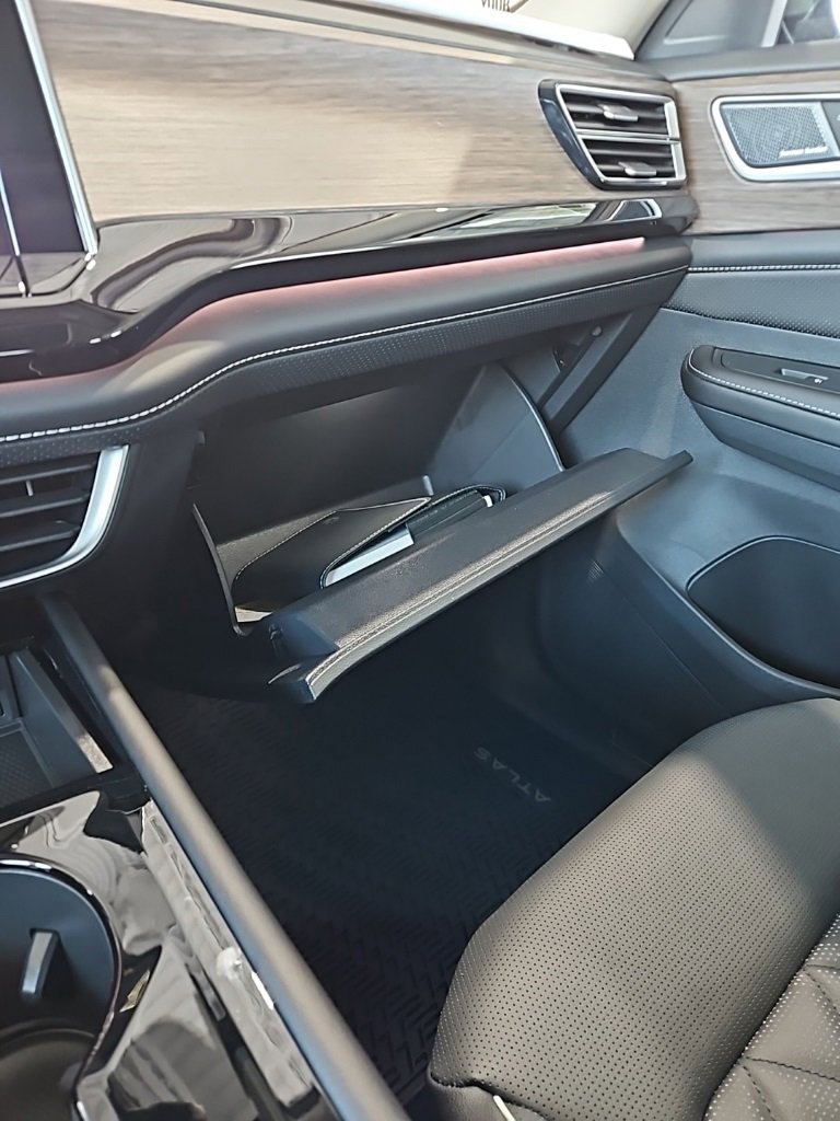 New 2026 Volkswagen Atlas SEL Premium R-Line image 34