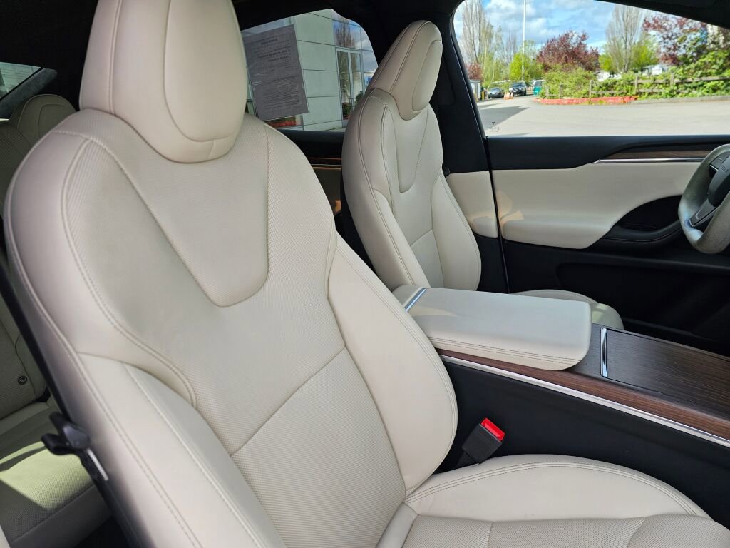 Used 2022 Tesla Model X image 12