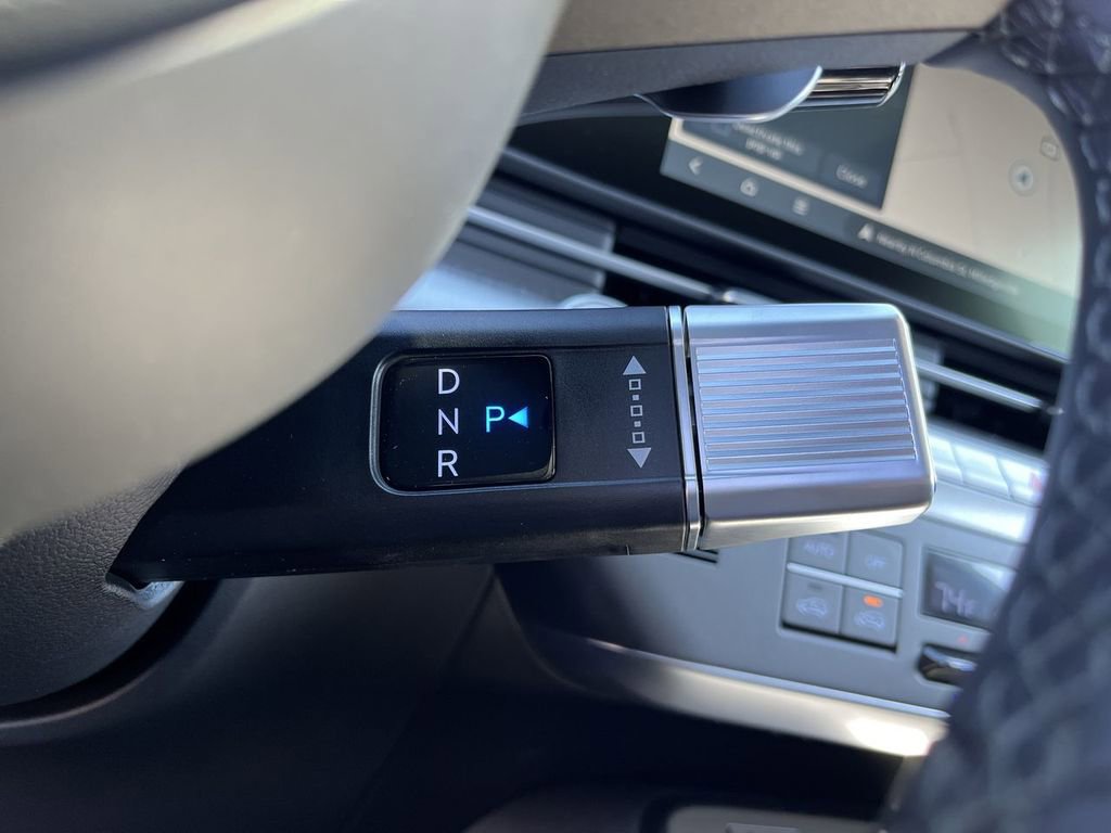 Used 2024 Hyundai Kona Limited image 18