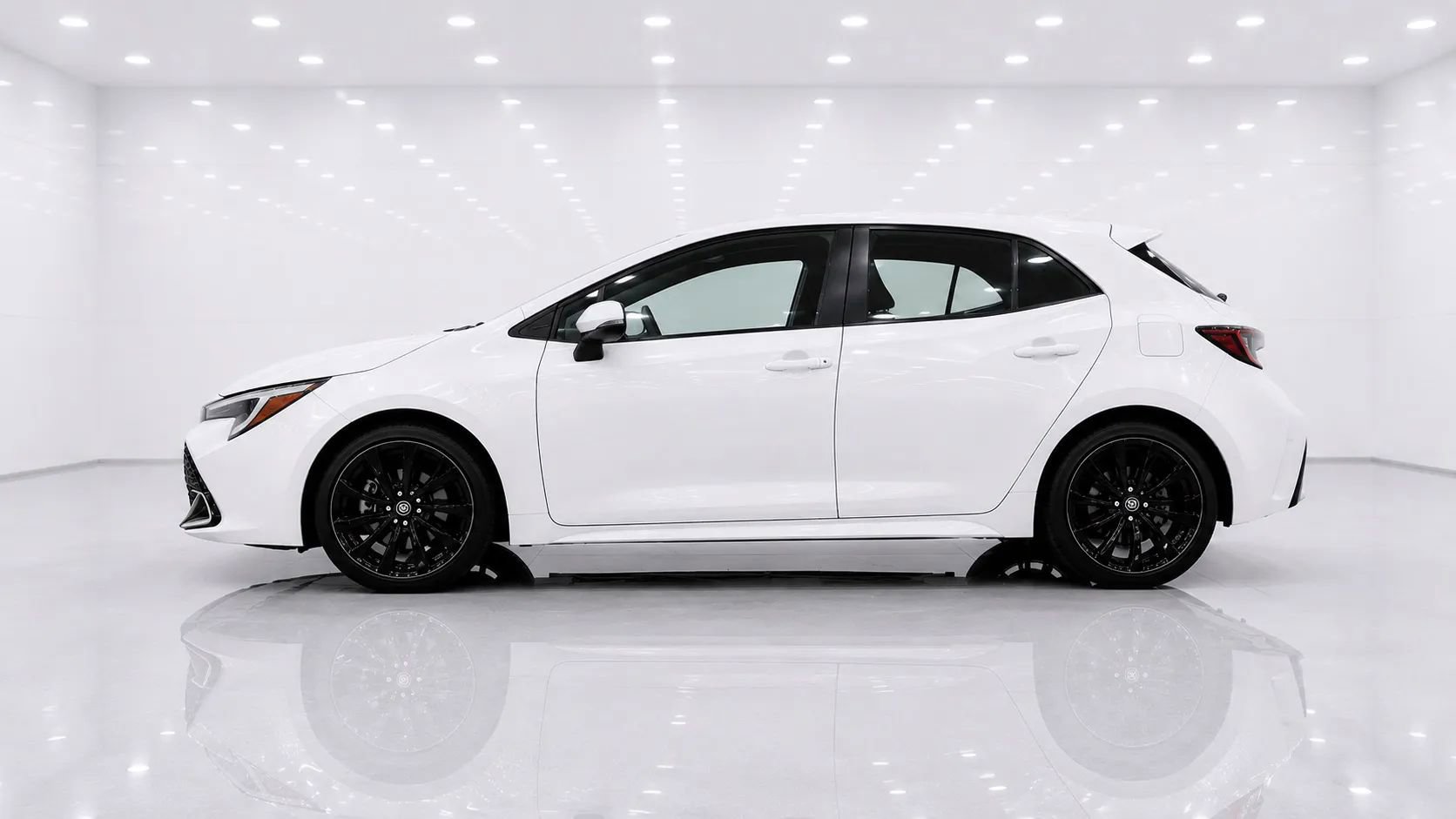 Used 2024 Toyota Corolla XSE FWD image 2
