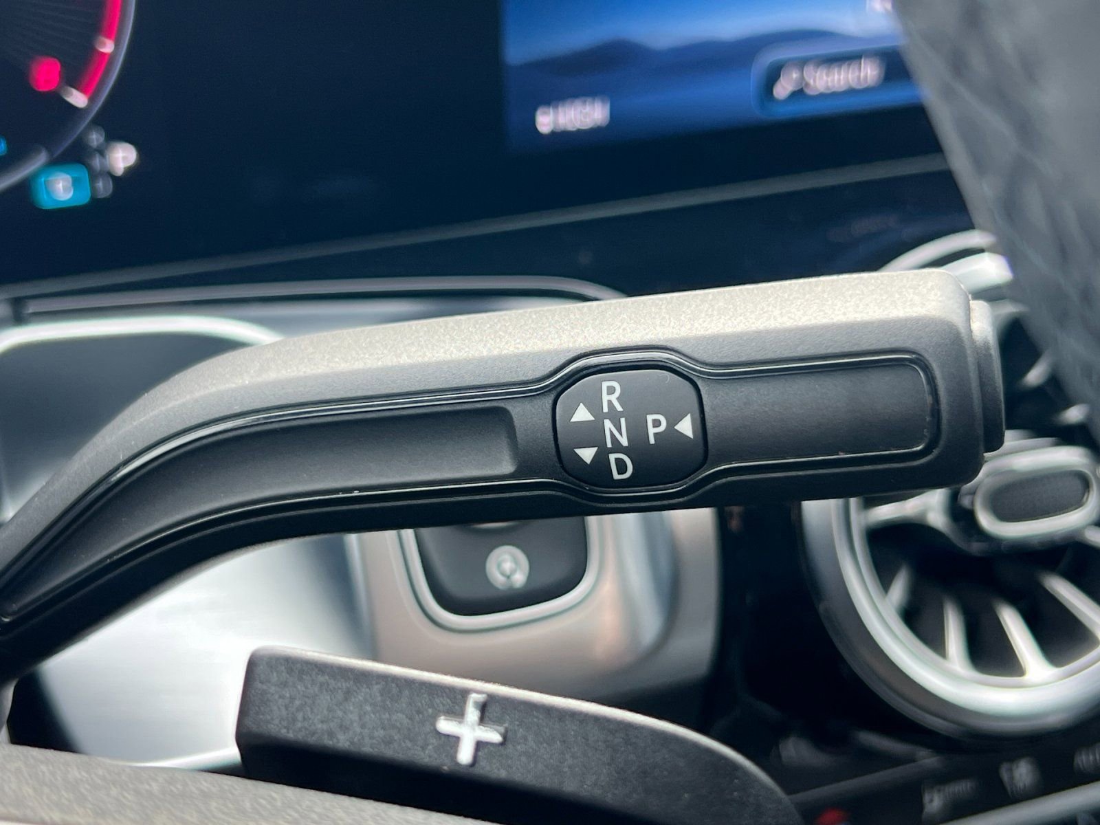 Used 2024 Mercedes-Benz GLB 250 4MATIC image 19