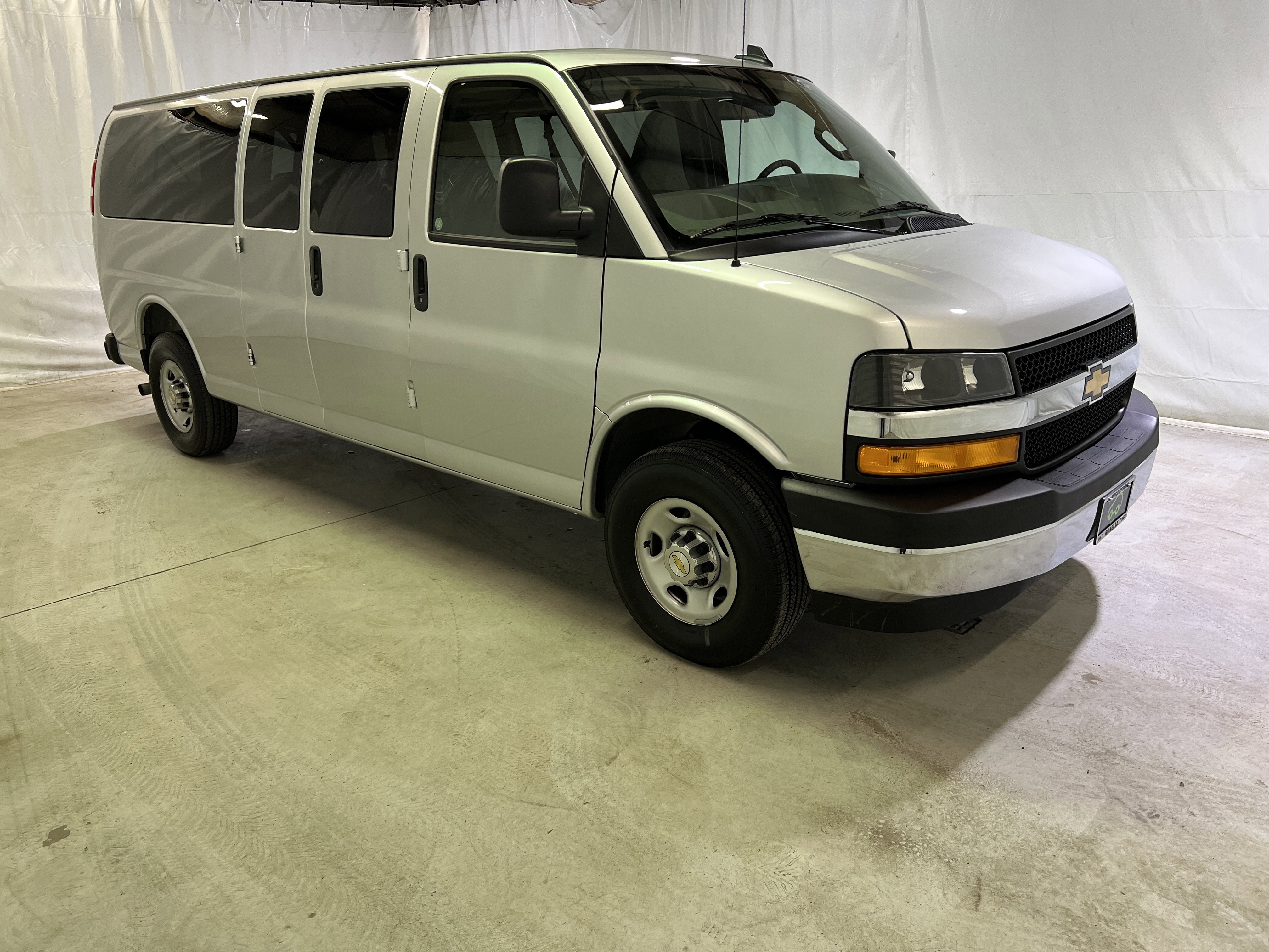 Certified 2025 Chevrolet Express 3500 LT w/ LT Preferred Equipment Group image 2