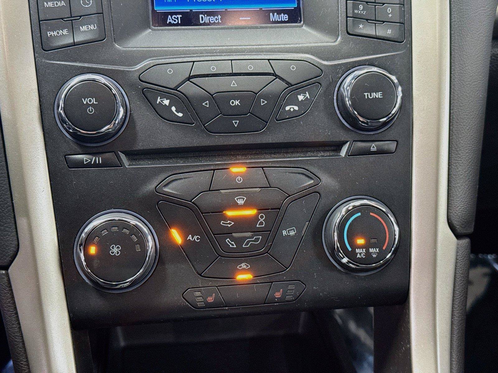 Used 2015 Ford Fusion SE w/ Equipment Group 202A FWD image 14