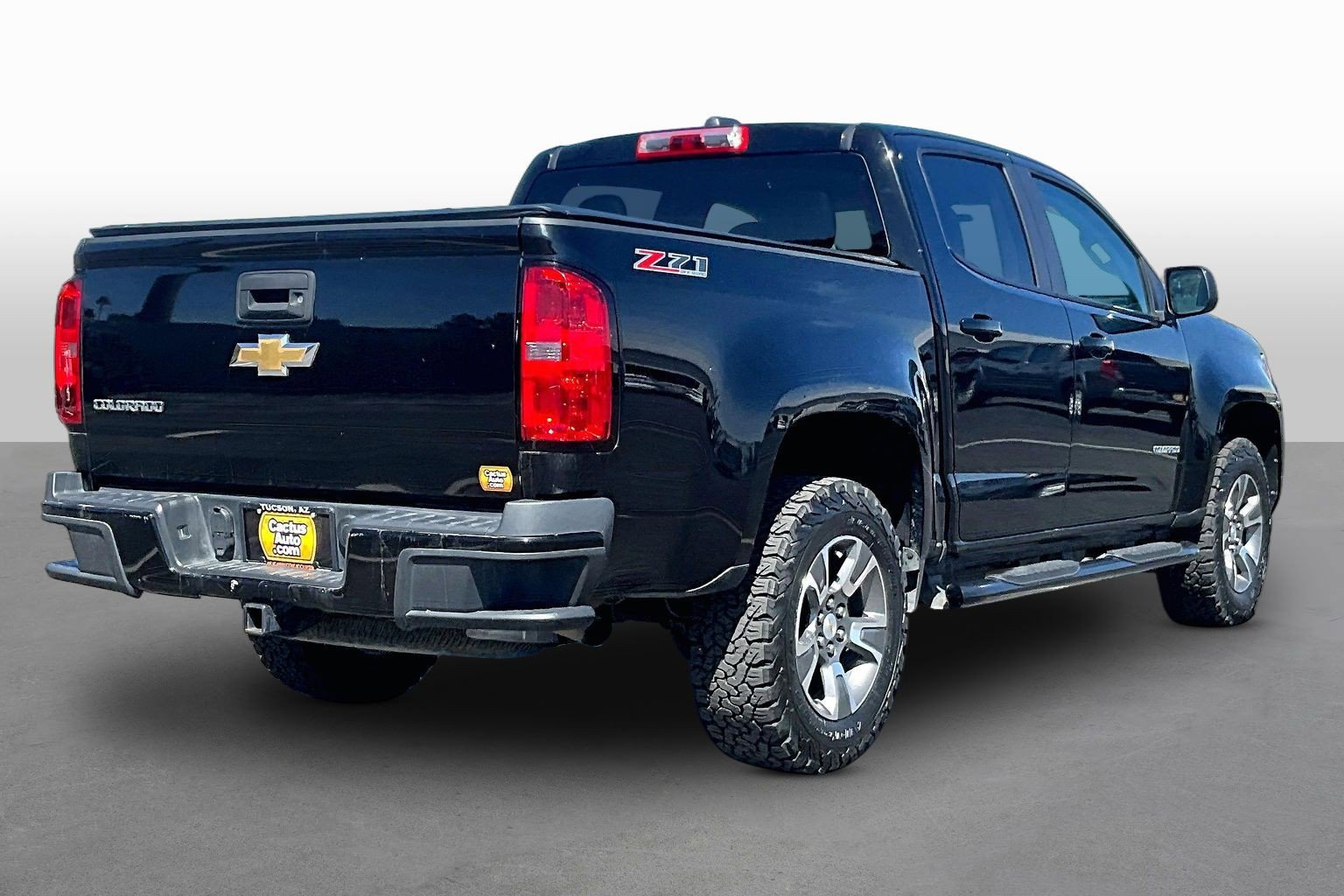 Used 2015 Chevrolet Colorado Z71 AWD/4WD image 2