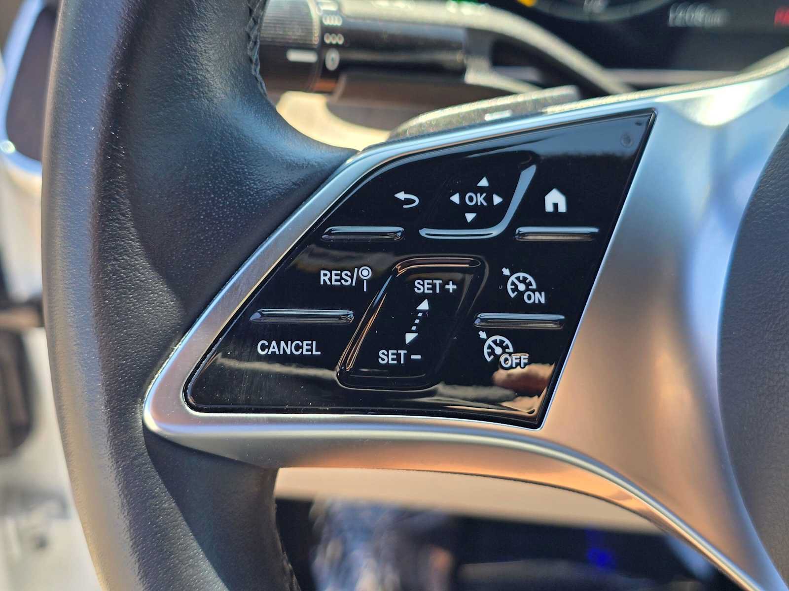 Used 2024 Mercedes-Benz C 300 Sedan image 32