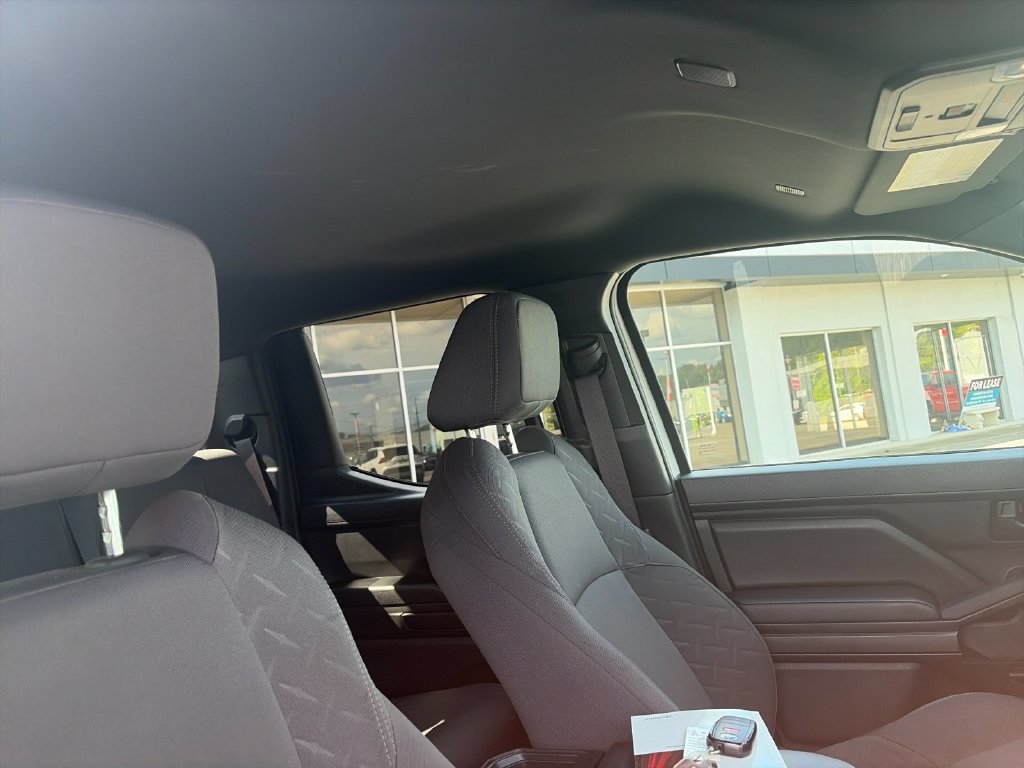 Used 2025 Toyota Tacoma SR5 AWD/4WD image 18