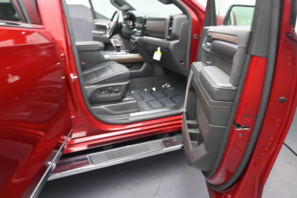 Used 2024 Chevrolet Silverado 1500 High Country RWD image 14
