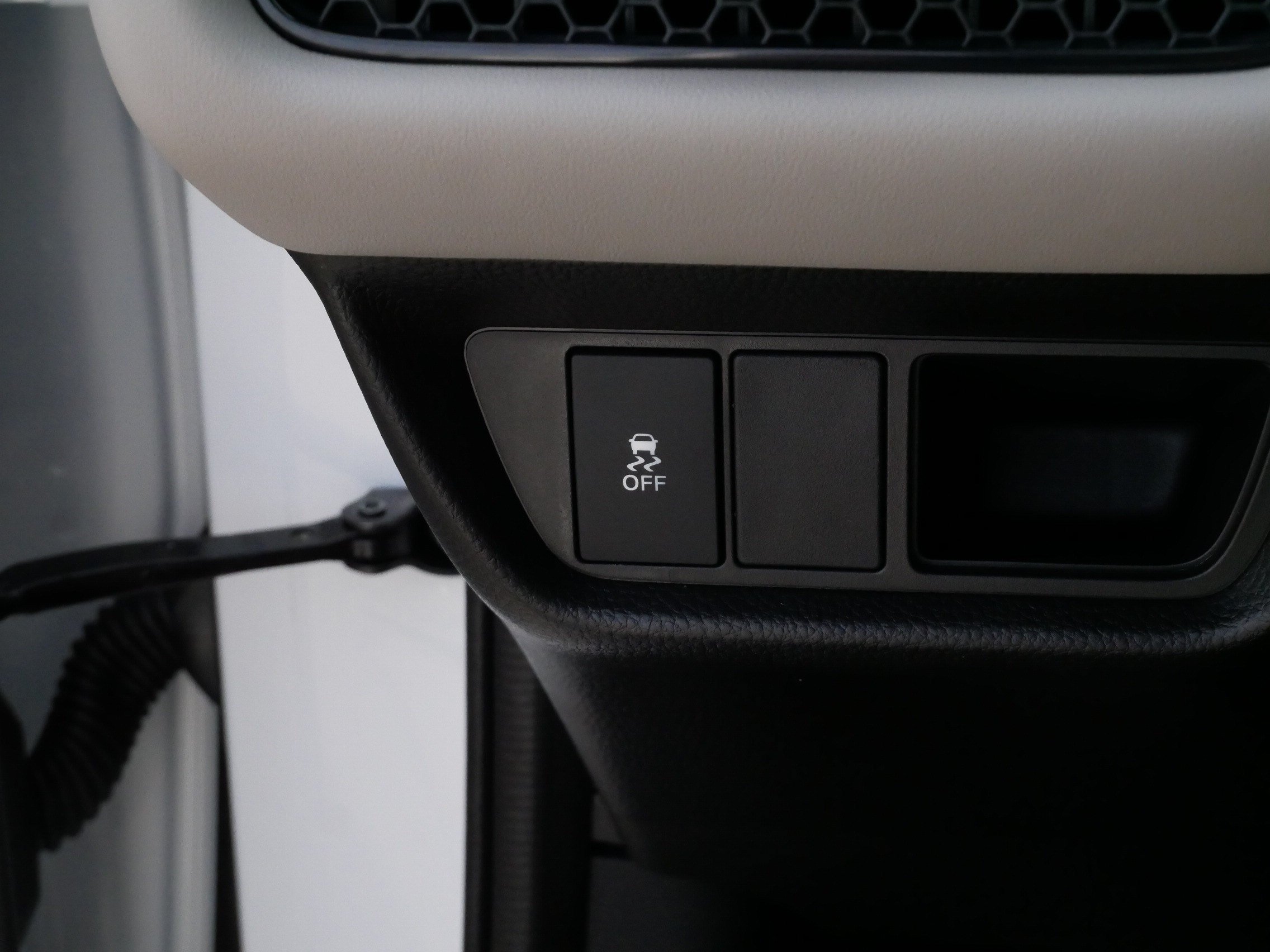 Certified 2026 Honda HR-V LX image 28