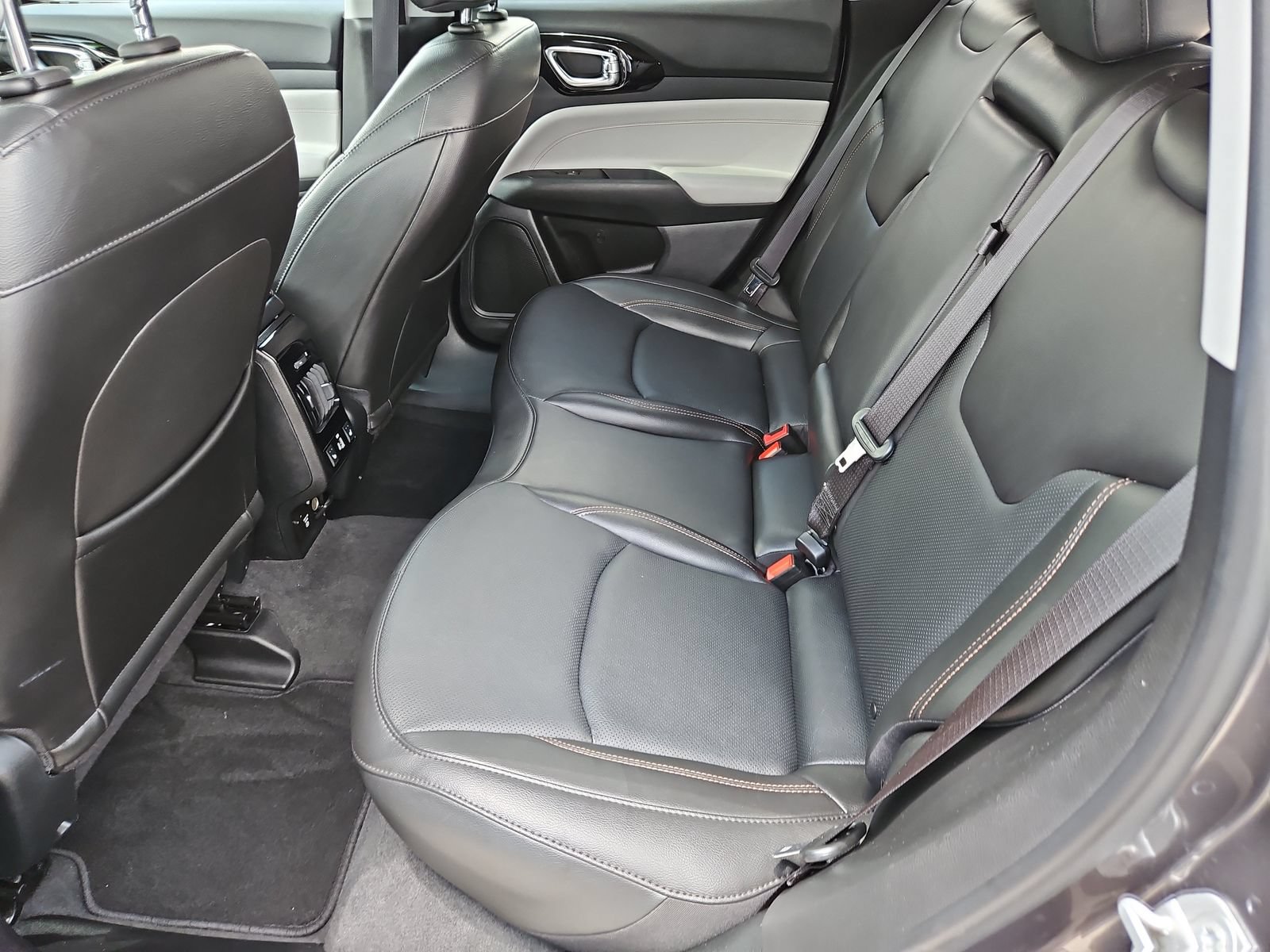 Used 2022 Jeep Compass Limited w/ Elite Group AWD/4WD image 17