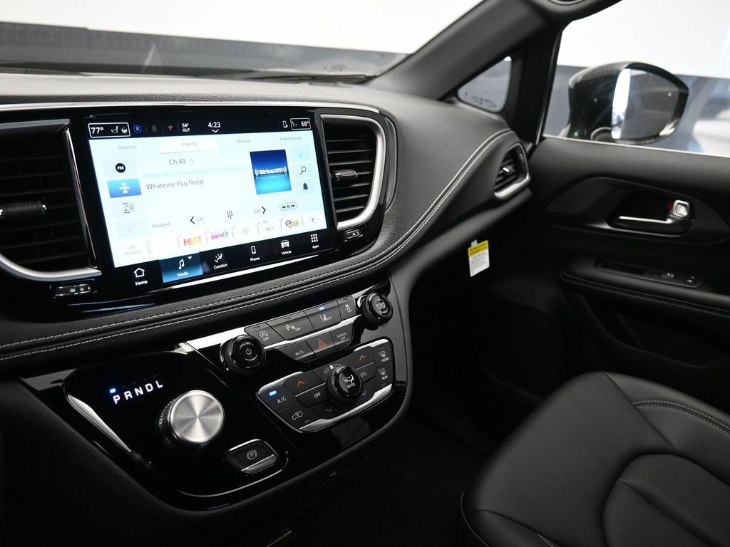 New 2026 Chrysler Pacifica Select image 22