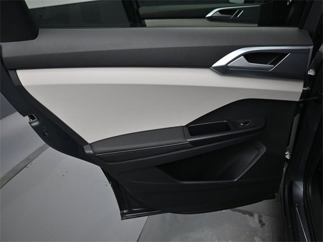 Certified 2025 Volkswagen Taos SE image 28