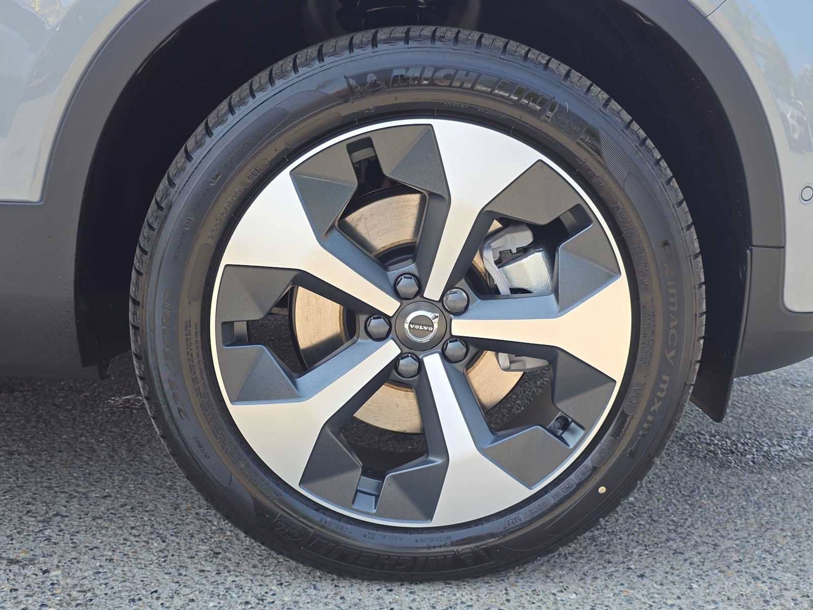 New 2026 Volvo XC40 B5 Plus w/ Protection Package Premier AWD/4WD image 9