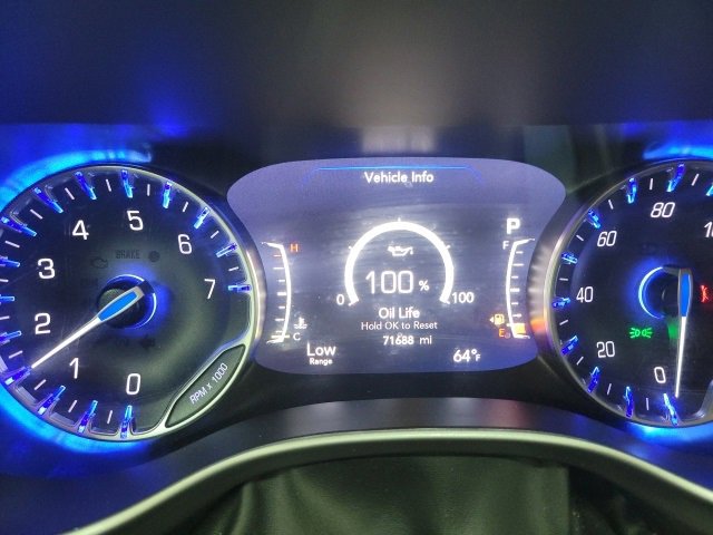 Used 2023 Chrysler Pacifica Touring-L image 28