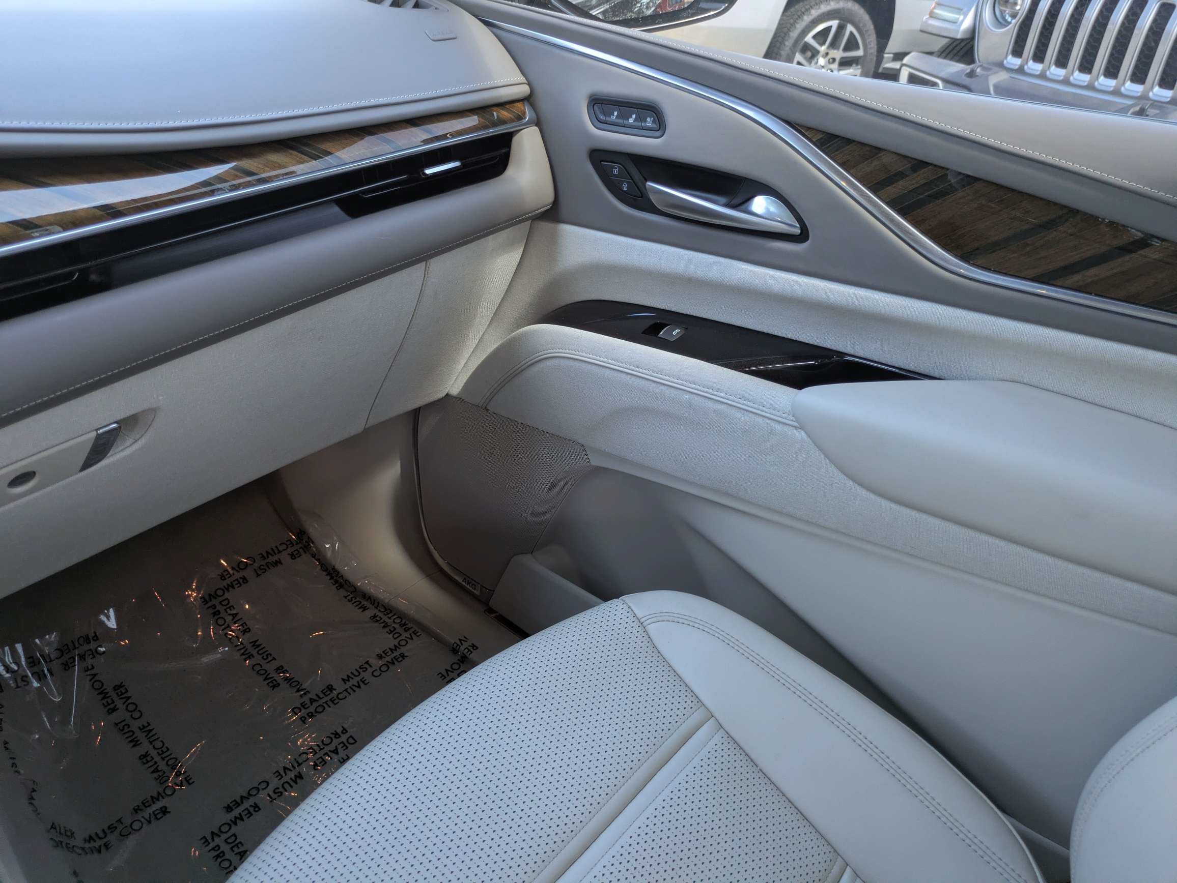 Certified 2023 Cadillac Escalade ESV Sport Platinum w/ LPO, ONYX Package AWD/4WD image 12
