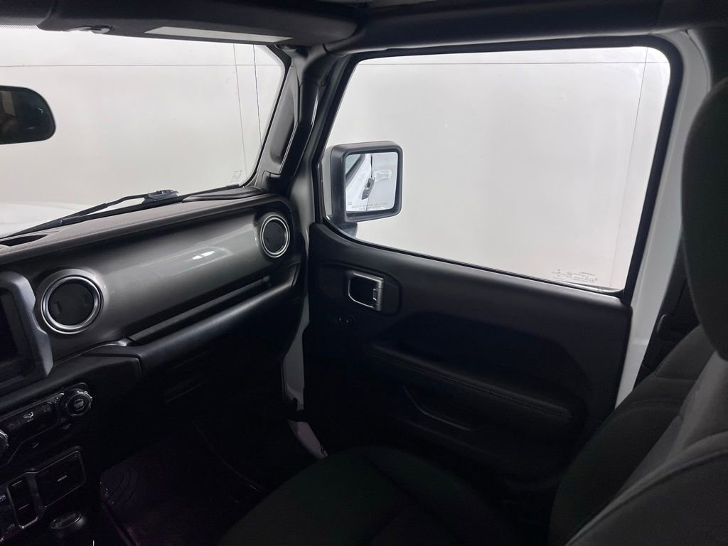 Used 2018 Jeep Wrangler Unlimited Sahara AWD/4WD image 24