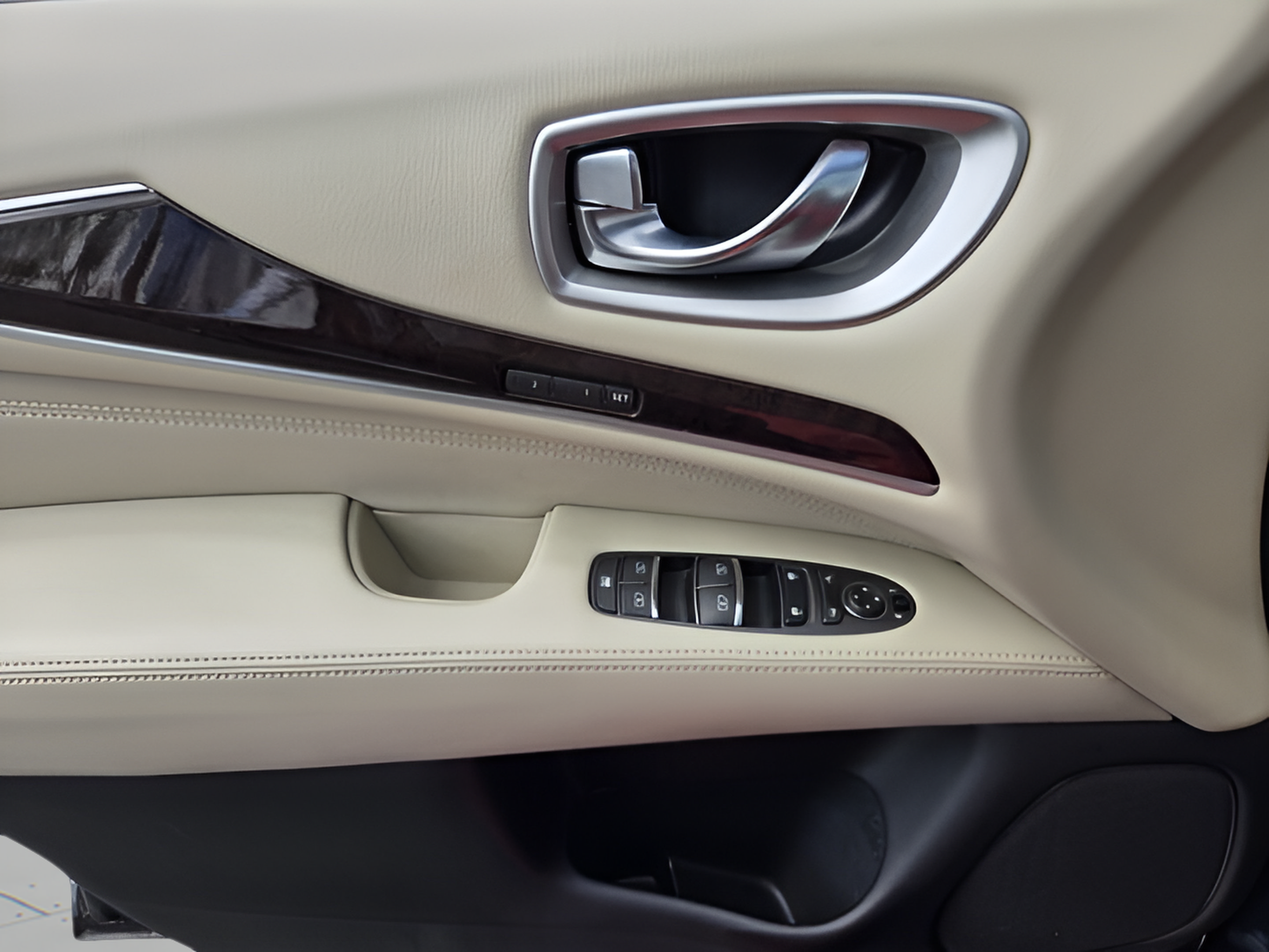 Used 2020 INFINITI QX60 Luxe w/ Sensory Package FWD image 31