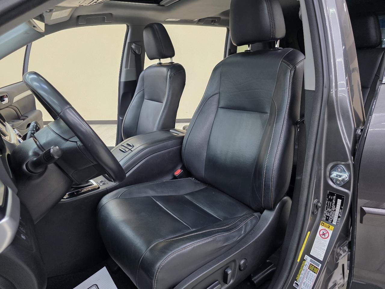 Used 2017 Toyota Highlander SE FWD image 18