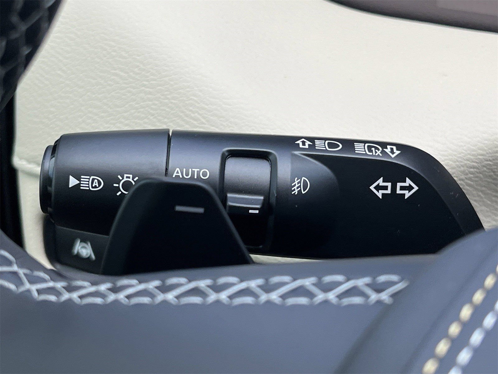 New 2025 Nissan Armada Platinum Reserve AWD/4WD image 13