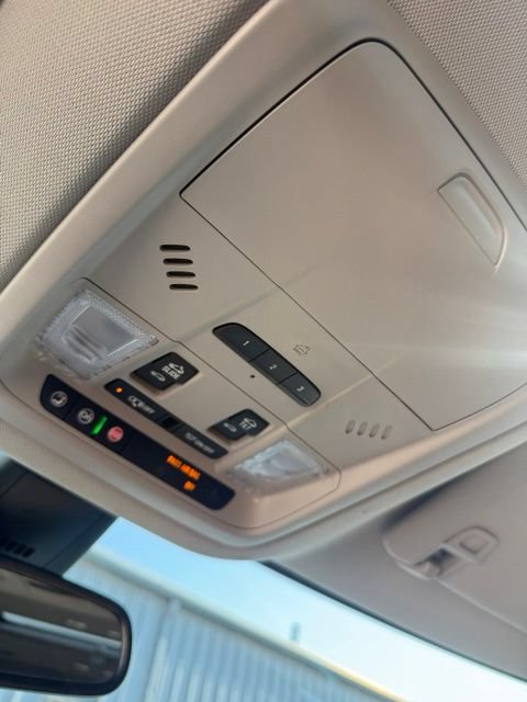 Used 2018 Buick Enclave Premium AWD/4WD image 16