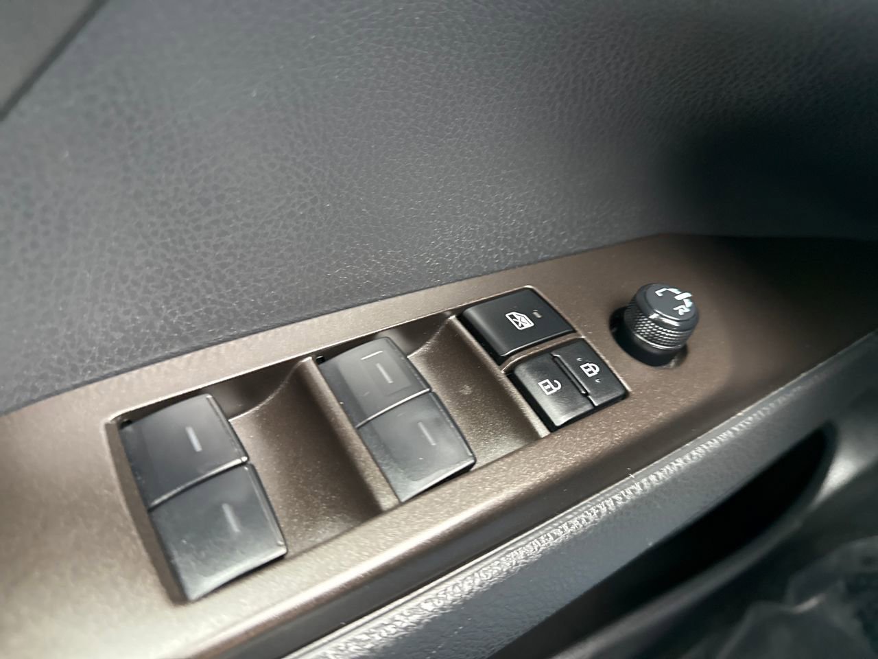 Used 2023 Toyota Camry SE image 30