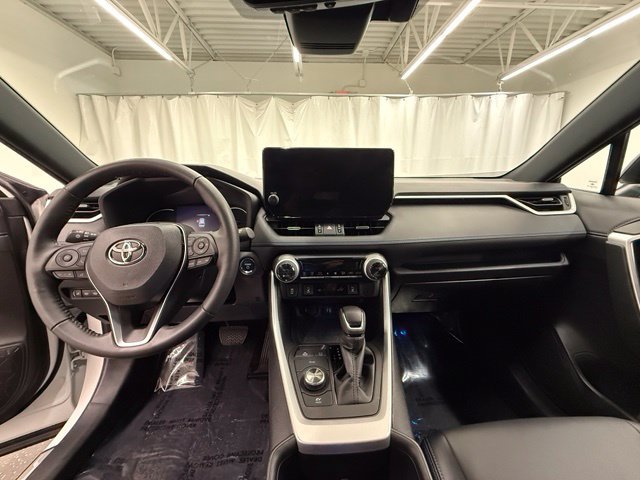 Used 2024 Toyota RAV4 XSE w/ Weather Package AWD/4WD image 18